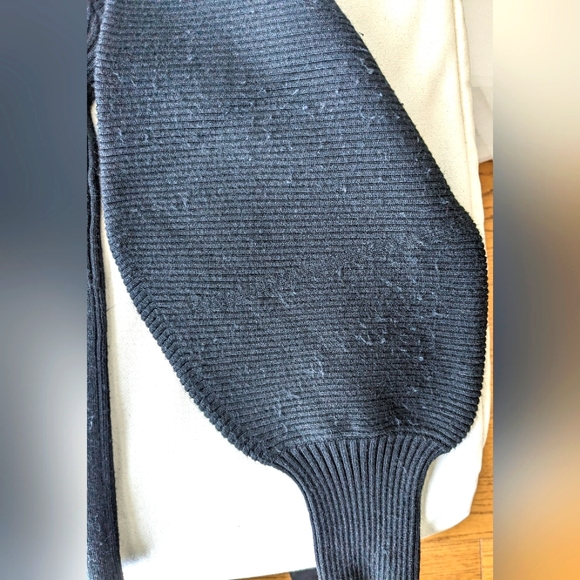 Banana Republic V-neck balloon sleeve sweater - Picture 3 of 3